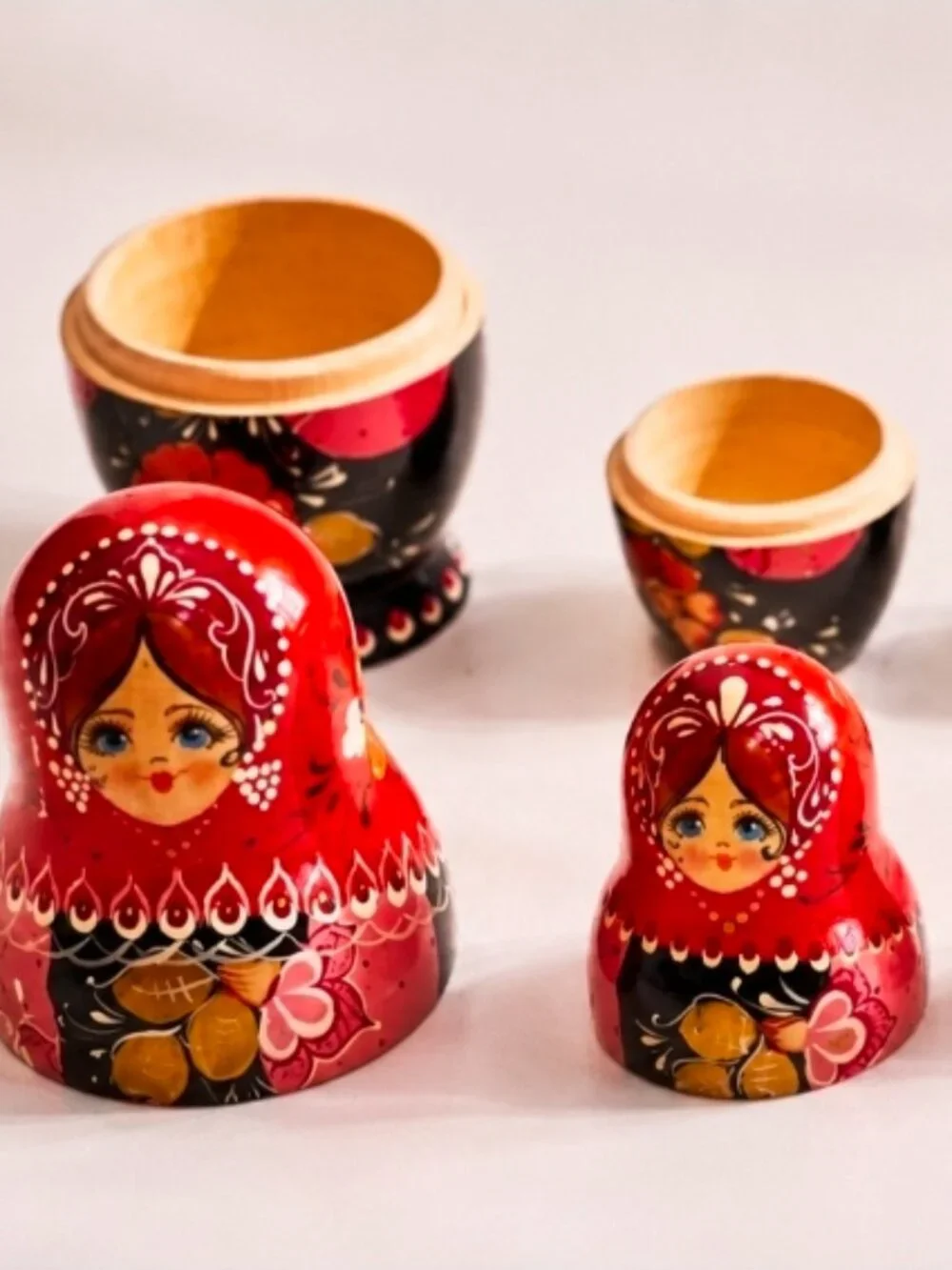 Vintage Russian Babushka Nesting Dolls Black Red Wood Traditional 5 Piece Set